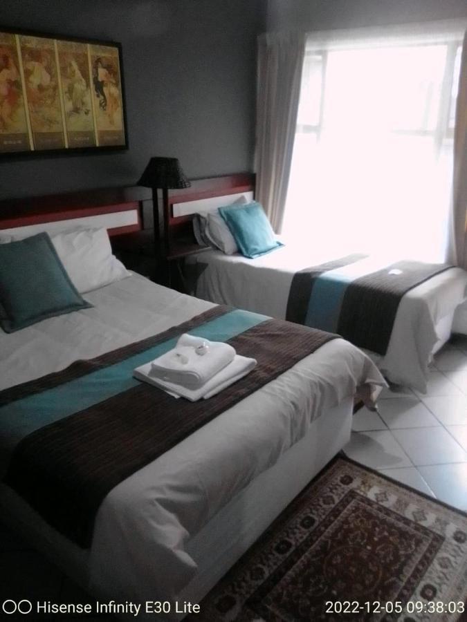 Rustenburg Guesthouse 외부 사진